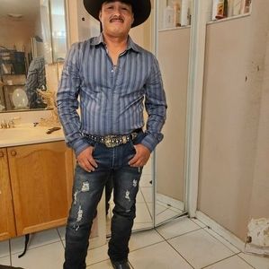 Meet your Posher, Luis